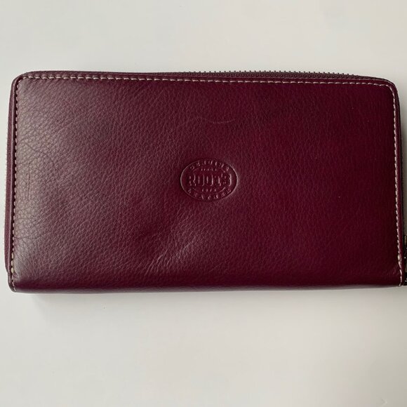 Roots Genuine Leather Zip Around Wallet Burgundy with Tassel & Beaver Charm - Picture 2 of 4